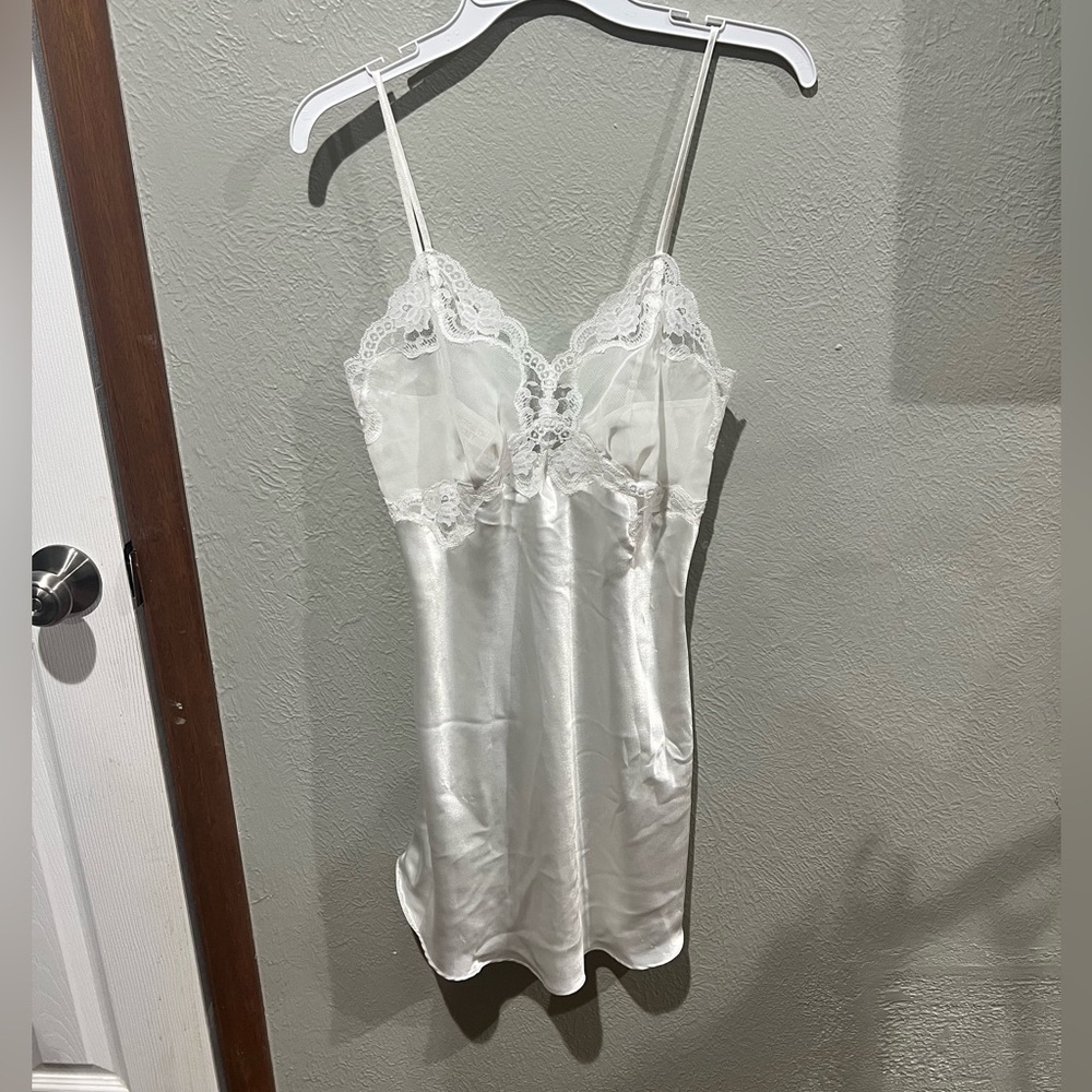 Vintage Victoria's Secret White Satin Lace Chemise Bridal White Size M EUC
